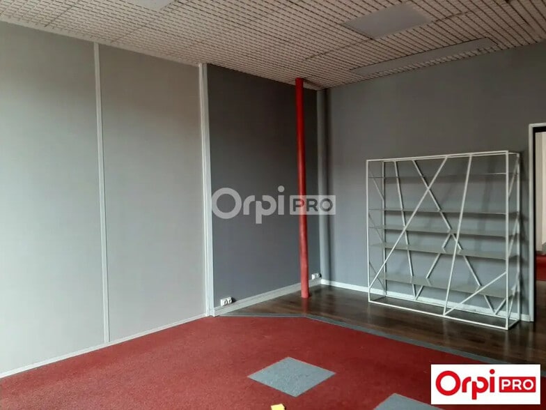 Office in Valence for lease - Interior Photo - Image 3 of 6