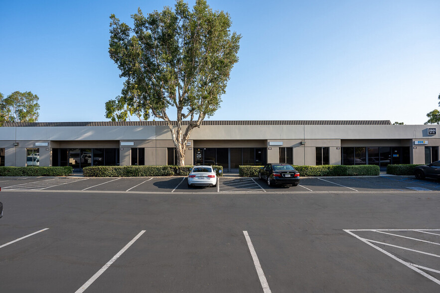 2599 E 28th St, Signal Hill, CA for lease - Building Photo - Image 3 of 21