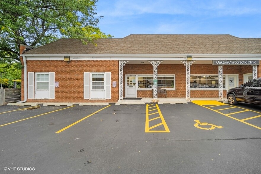 2028-2104 Oakton St, Park Ridge, IL for lease - Building Photo - Image 1 of 12