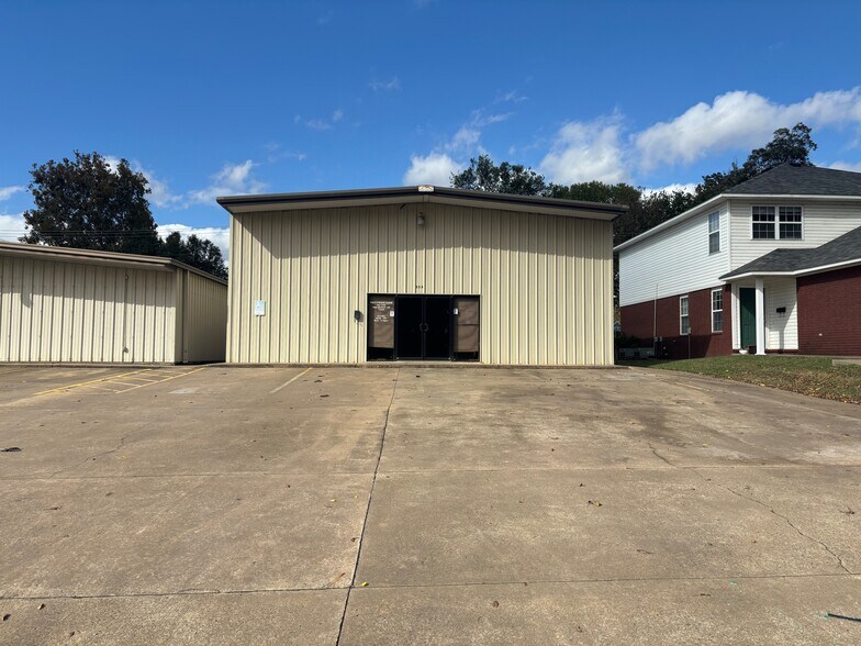 403 Vine St, Van Buren, AR for lease - Interior Photo - Image 2 of 10