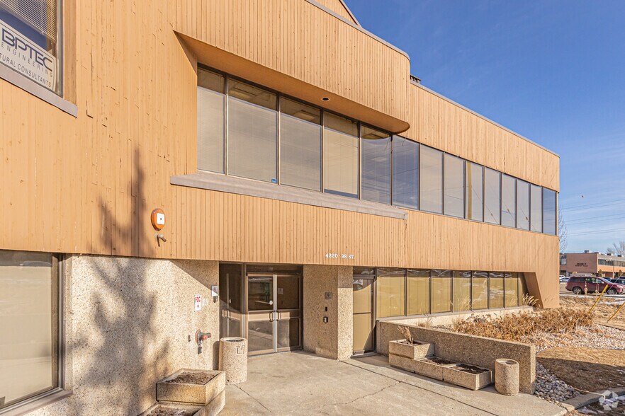 4220 98th St NW, Edmonton, AB for lease - Building Photo - Image 2 of 5