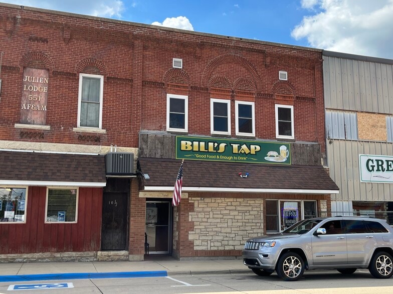 110 1st St N, Farley, IA for sale - Primary Photo - Image 1 of 1