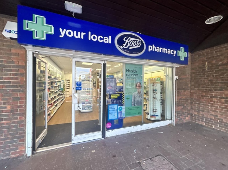 29 Tangley Park Rd, Hampton for sale - Building Photo - Image 1 of 1