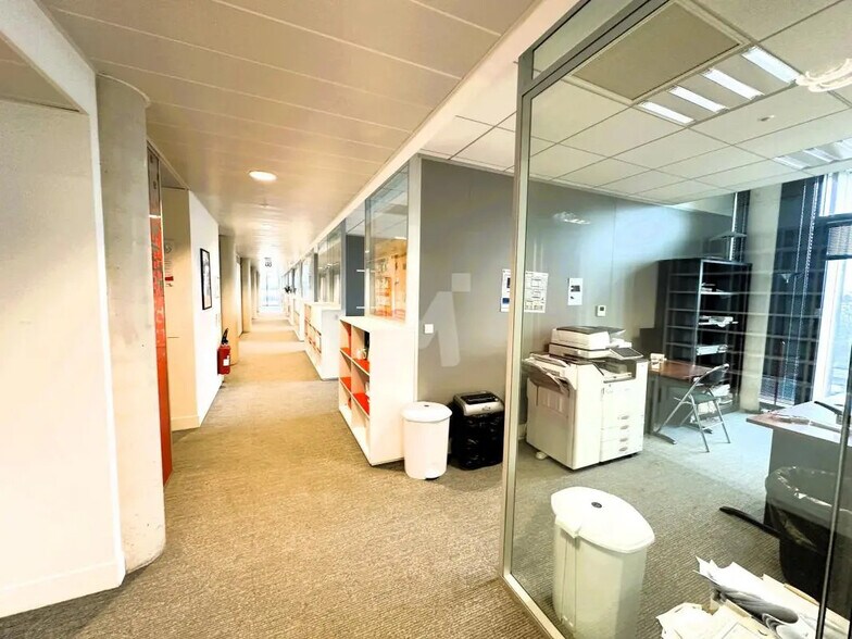 Office in Wissous for lease - Interior Photo - Image 2 of 16