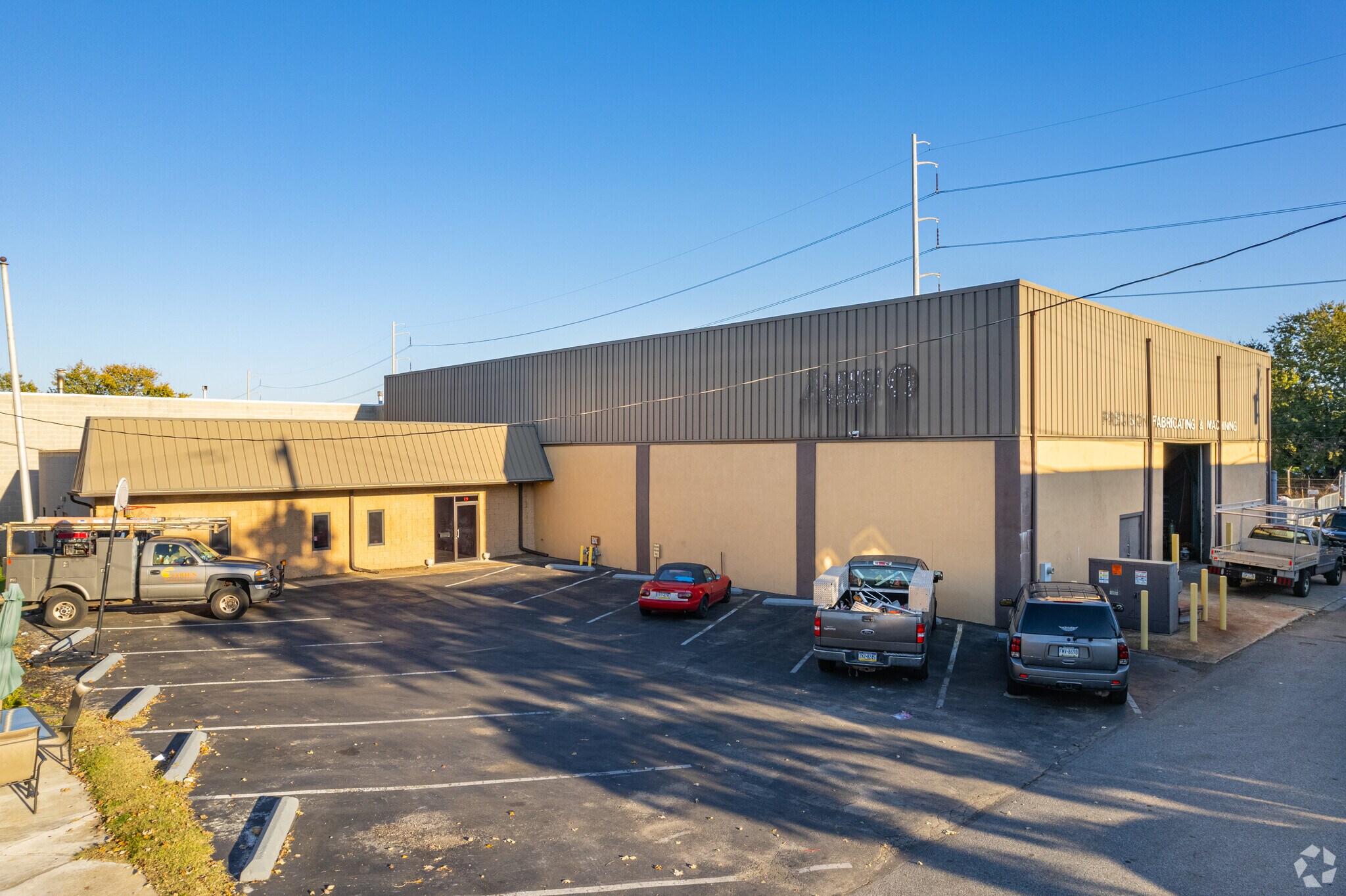 19 Jackson Ave, Collingdale, PA for lease Primary Photo- Image 1 of 11