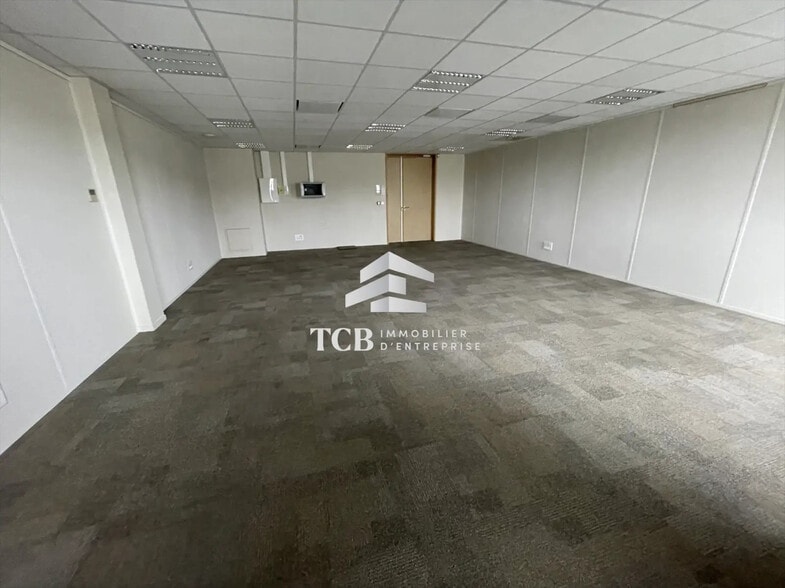 Office in Vertou for lease - Interior Photo - Image 2 of 17