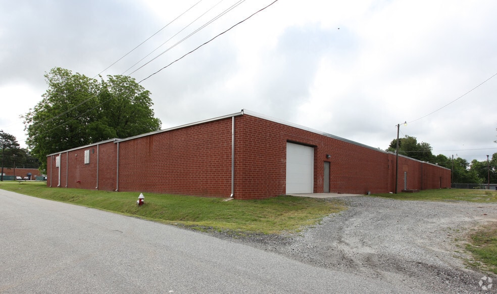 1410-1414 Trinity Ave, High Point, NC for lease - Building Photo - Image 3 of 5
