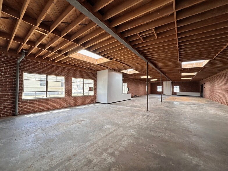 1327 S Olive St, Los Angeles, CA for lease - Building Photo - Image 3 of 24