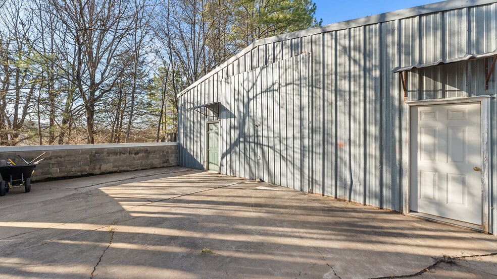 1320 E Pump Station Rd, Fayetteville, AR for sale - Building Photo - Image 3 of 43