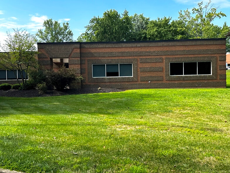 1540 Corporate Woods Pky, Uniontown, OH for lease - Building Photo - Image 3 of 6