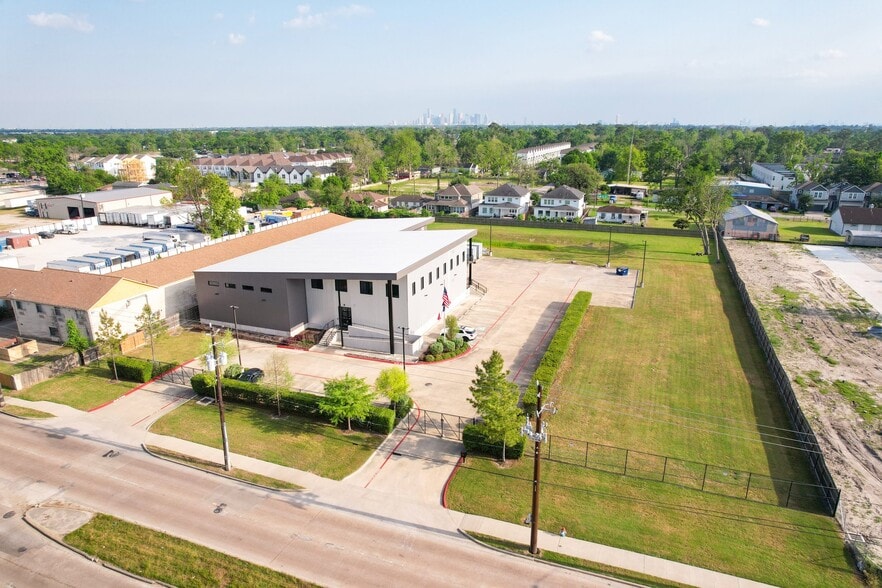 411 W Tidwell Rd, Houston, TX for sale - Primary Photo - Image 2 of 21
