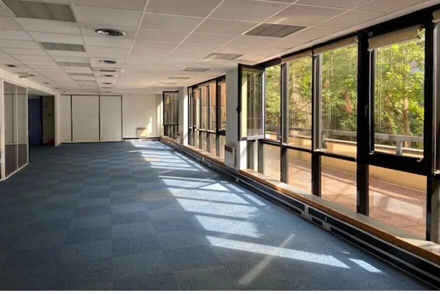 Office in Issy-Les-Moulineaux for lease - Building Photo - Image 3 of 7