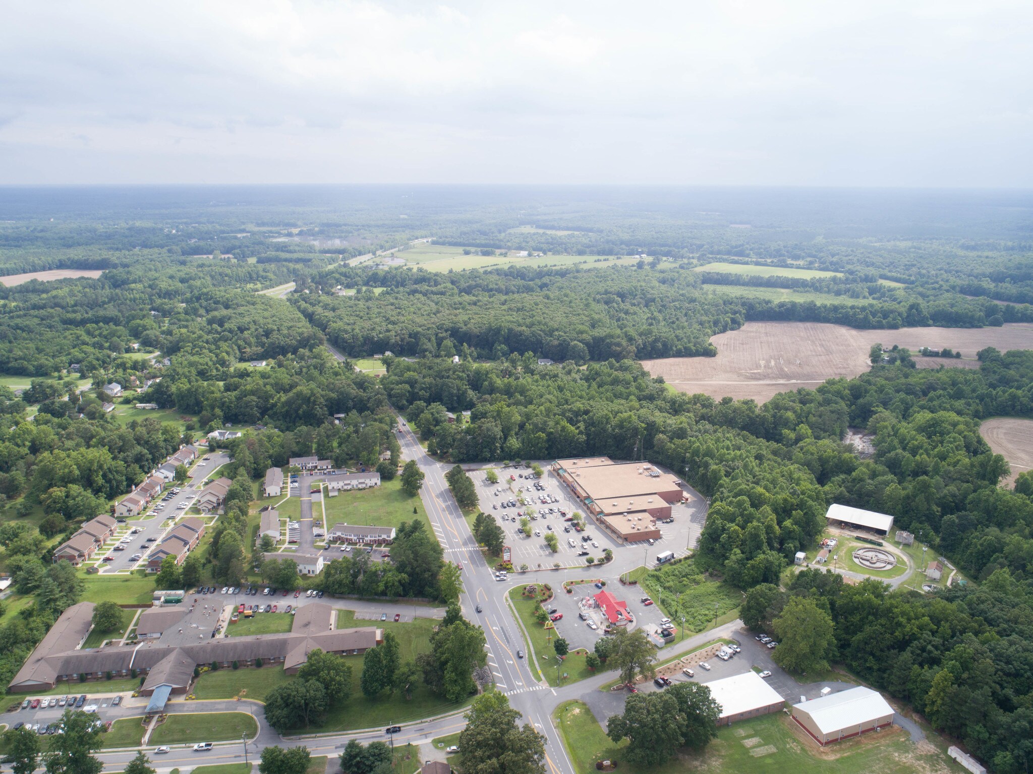 322 W Broaddus St, Bowling Green, VA 22427 Bowling Green Plaza