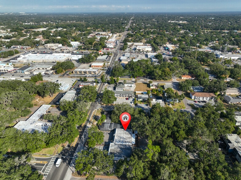 307 S Parsons Ave, Brandon, FL for lease - Building Photo - Image 3 of 42