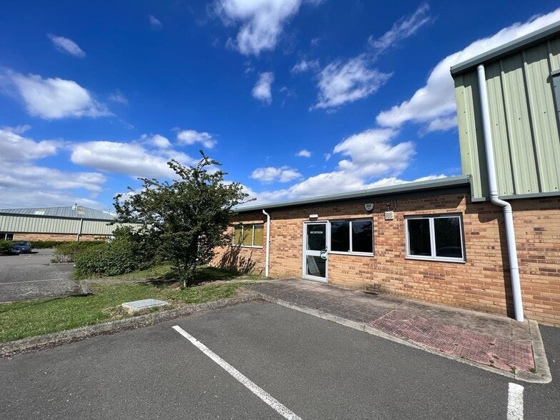 Chelveston Rd, Higham Ferrers for lease - Building Photo - Image 1 of 7