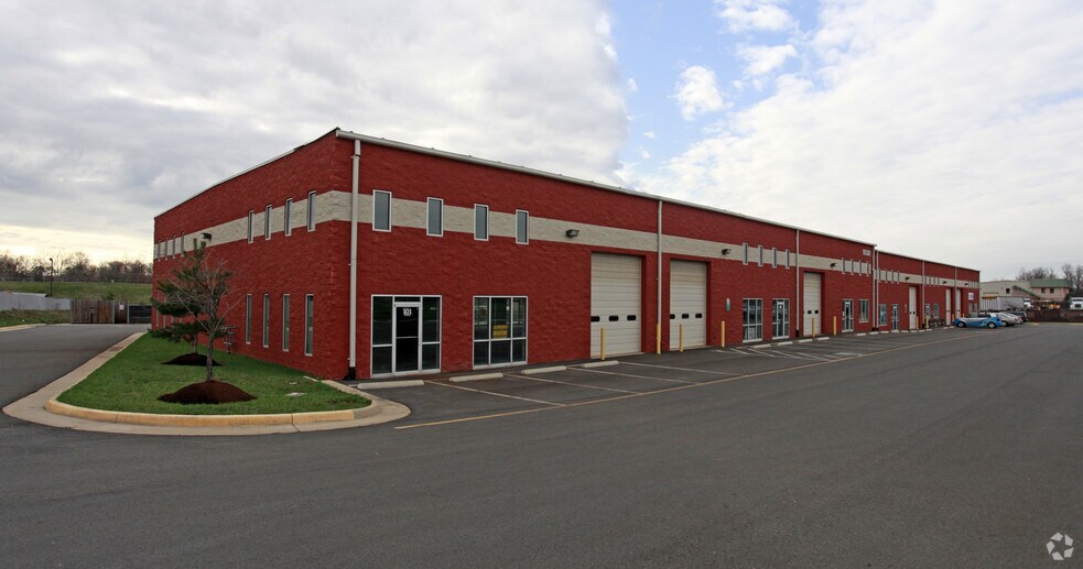 10381 Central Park Dr, Manassas, VA for lease - Primary Photo - Image 1 of 3