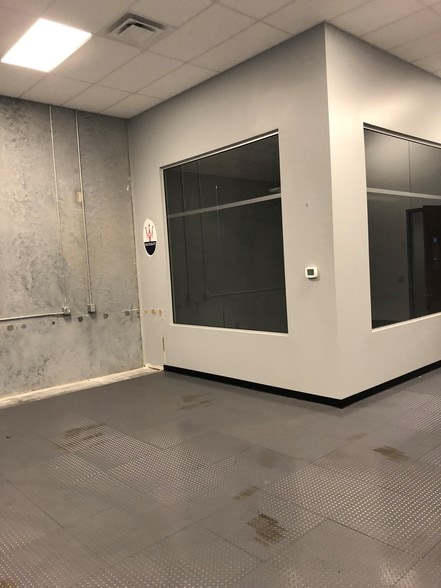 9038 Camden Field Pky, Riverview, FL for lease - Interior Photo - Image 2 of 8