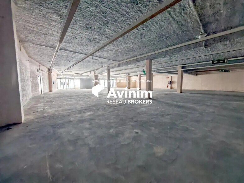 Retail in Parthenay for sale - Interior Photo - Image 1 of 7