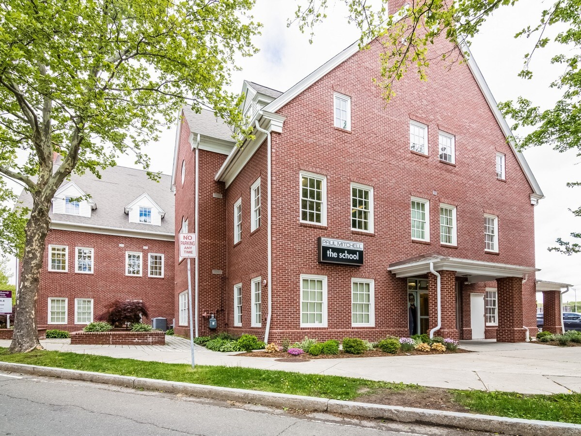 2 National Pl, Danbury, CT 06810