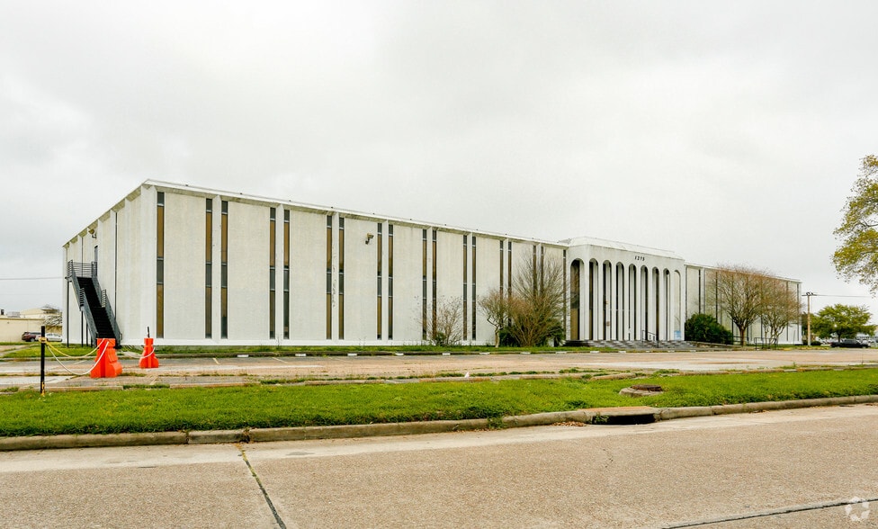 1275 Space Park Dr, Houston, TX for sale - Primary Photo - Image 1 of 1