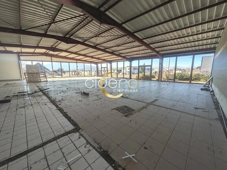 Retail in COURNON-D'AUVERGNE for lease - Interior Photo - Image 2 of 5