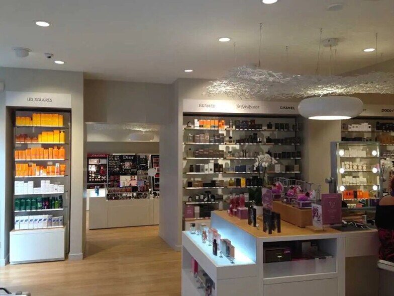 Retail in Clamart for sale - Interior Photo - Image 1 of 4