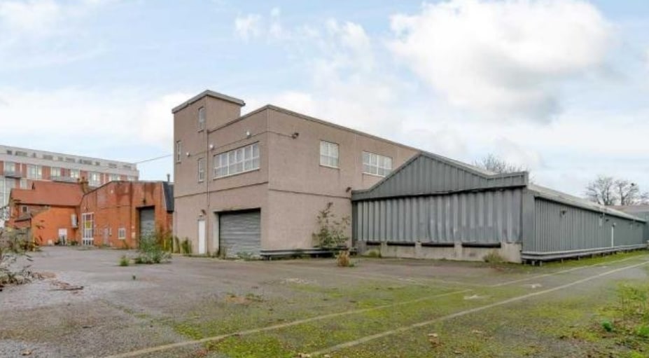 20 - 24 Mayday Rd portfolio of 2 properties for sale on LoopNet.com - Building Photo - Image 1 of 8