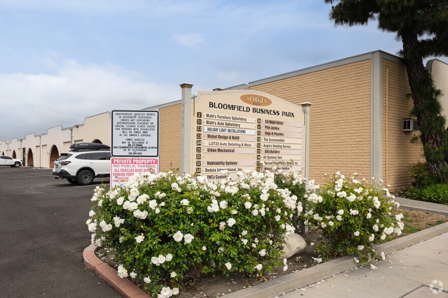 10621 Bloomfield St, Los Alamitos, CA for lease - Building Photo - Image 2 of 16