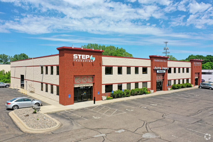 75 W Viking Dr W, Little Canada, MN for lease - Building Photo - Image 1 of 2