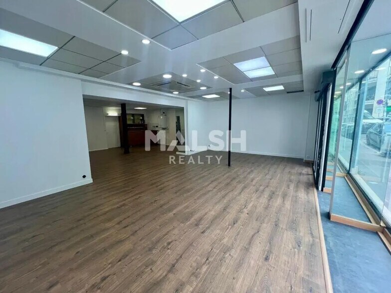 Retail in Lyon for sale - Interior Photo - Image 1 of 5