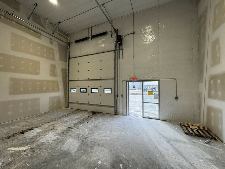 2380 Production Dr, Roca, NE for lease - Interior Photo - Image 3 of 12