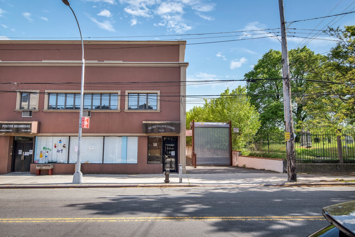 Retail in Middle Village, NY for sale Building Photo- Image 1 of 1