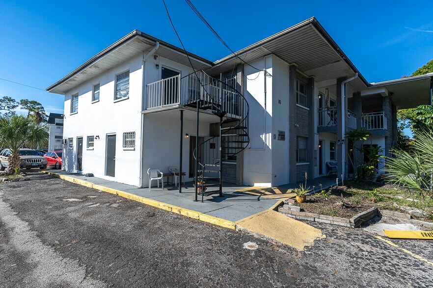 116 SW Jefferson Cir N, Saint Petersburg, FL for sale - Building Photo - Image 1 of 1