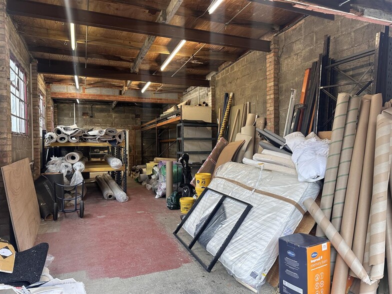 20 Green Wrythe Ln, Carshalton for lease - Interior Photo - Image 3 of 8