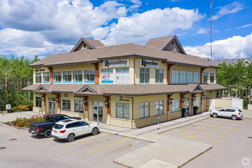 873 85th St SW, Calgary, AB for sale - Primary Photo - Image 1 of 1