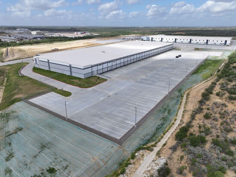 202 Blue Ridge Pkwy, Laredo, TX for lease - Building Photo - Image 3 of 6