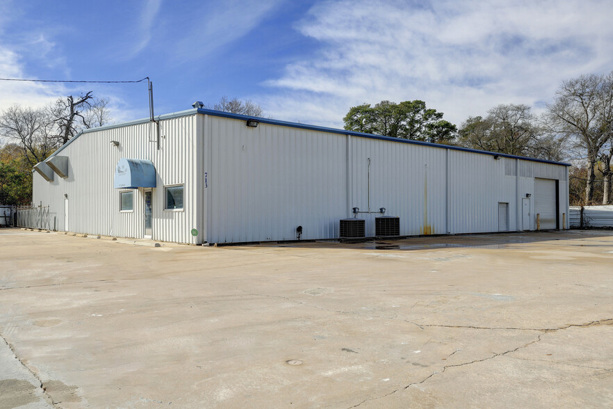 713 Lehman St, Houston, TX for lease - Building Photo - Image 1 of 2