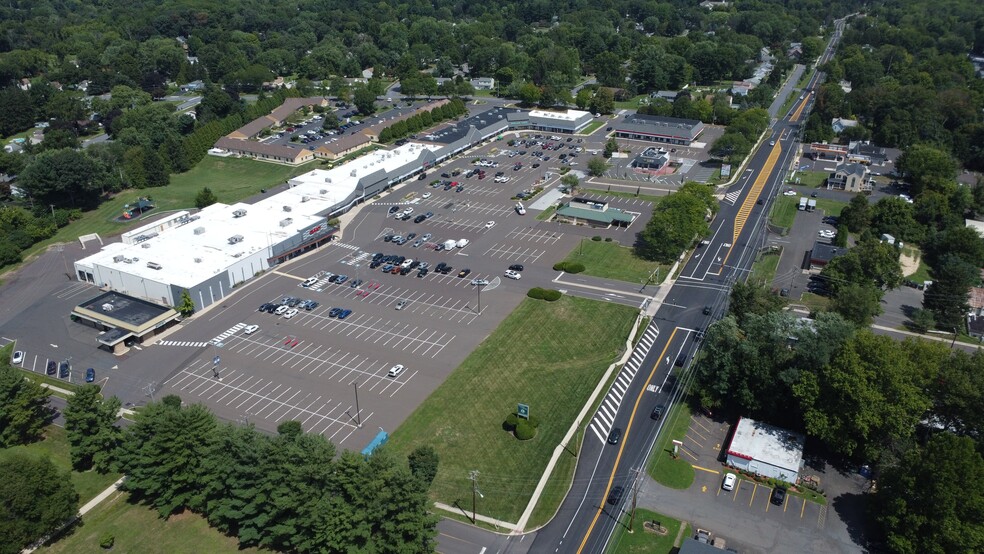 426 Town Ctr, New Britain, PA for lease - Building Photo - Image 1 of 20