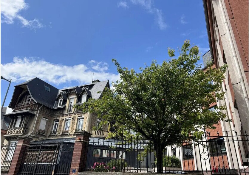 Office in Rouen for lease - Building Photo - Image 1 of 5