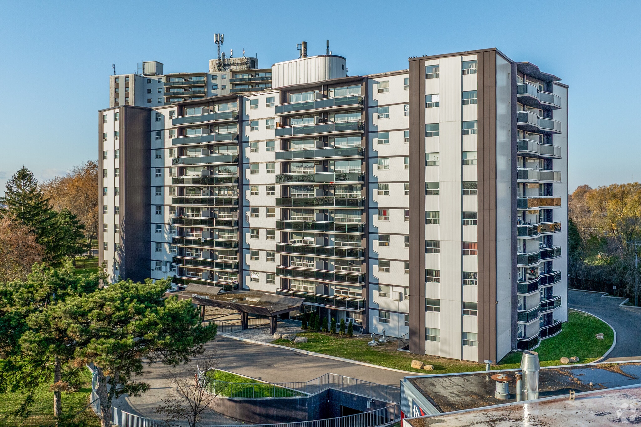 2570 Kingston Rd, Toronto, ON for sale Primary Photo- Image 1 of 1