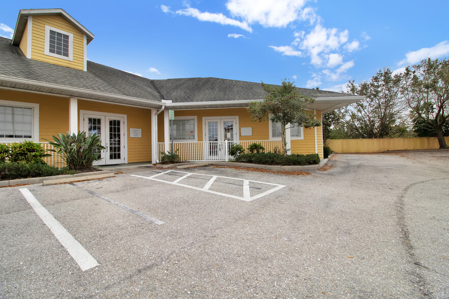 970 Kings Hwy, Port Charlotte, FL for lease - Building Photo - Image 3 of 44