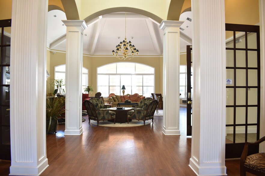 2252 Beach Dr, Gulfport, MS for lease - Interior Photo - Image 2 of 22