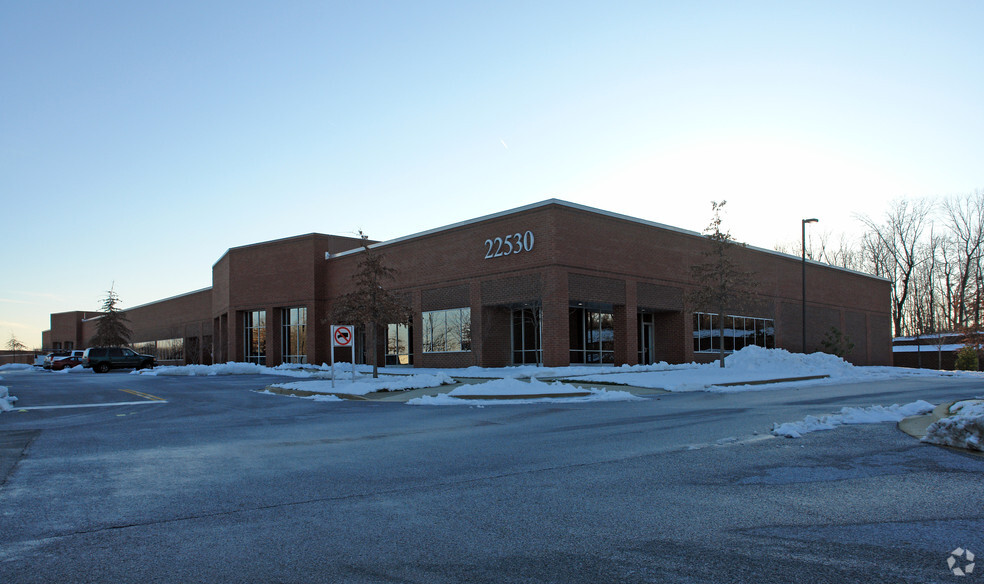 22530 Gateway Center Dr, Clarksburg, MD for lease - Primary Photo - Image 1 of 8