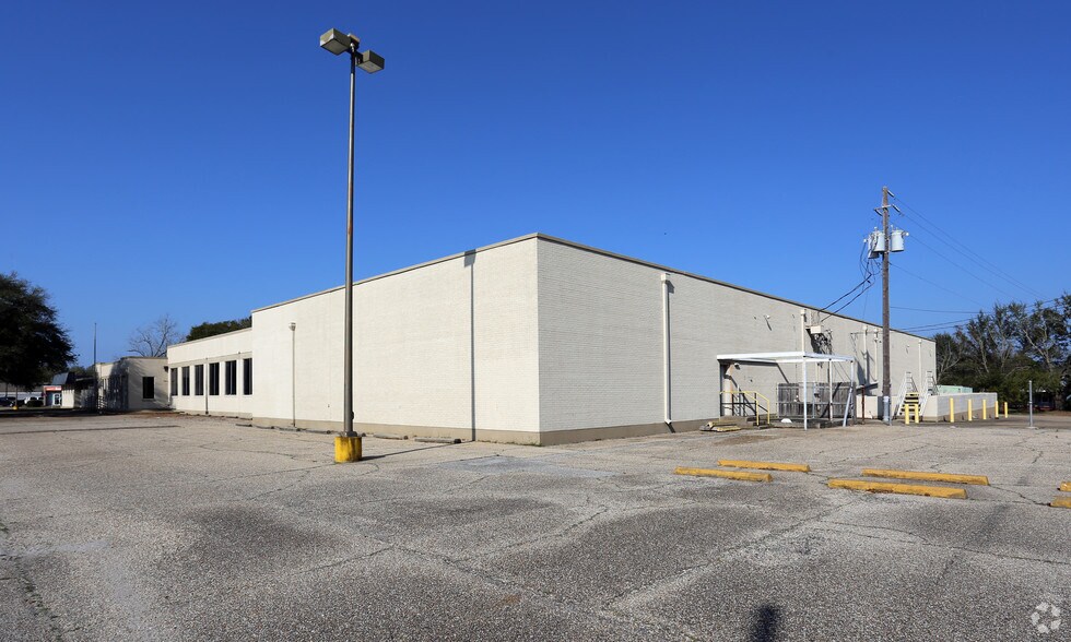 1200 Pass Rd, Gulfport, MS 39501