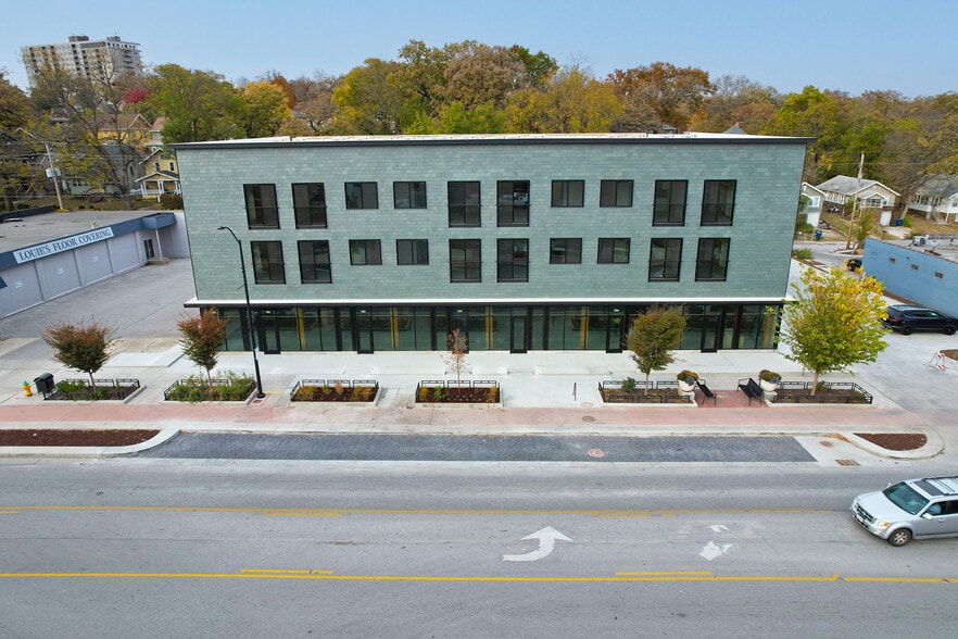 2701 Ingersoll Ave, Des Moines, IA for lease - Building Photo - Image 2 of 5