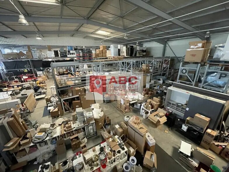 Flex in Gallargues-le-Montueux for lease - Interior Photo - Image 2 of 3