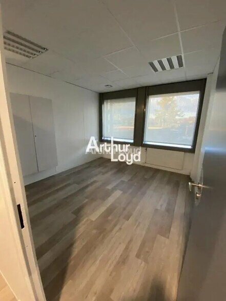 Office in Reims for lease - Interior Photo - Image 2 of 7