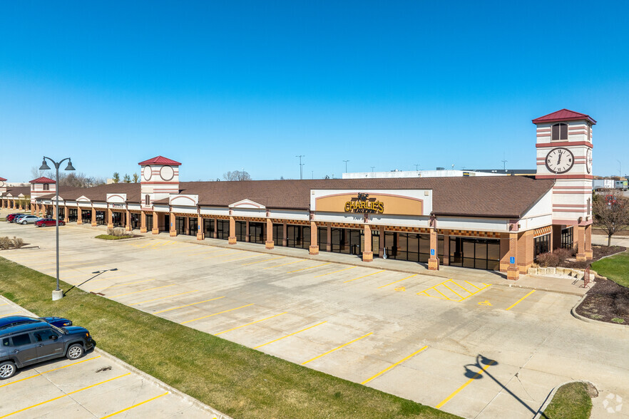 3821 - 3855 121st St, Urbandale, IA for sale - Primary Photo - Image 1 of 8