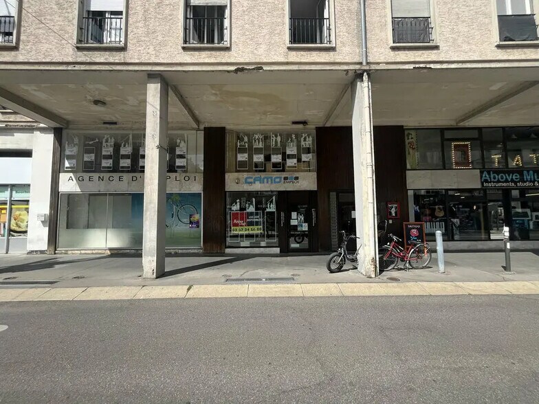 Retail in Strasbourg for sale - Building Photo - Image 1 of 5