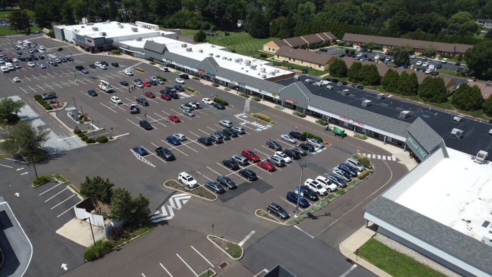 426 Town Ctr, New Britain, PA for lease - Building Photo - Image 2 of 20